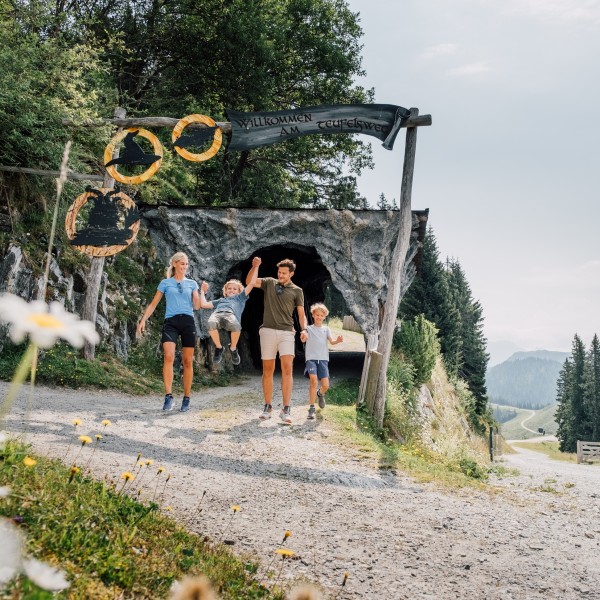 Adventure Angebot im Resl Familie hat Spaß am Berg und erlebt viele Abenteuer